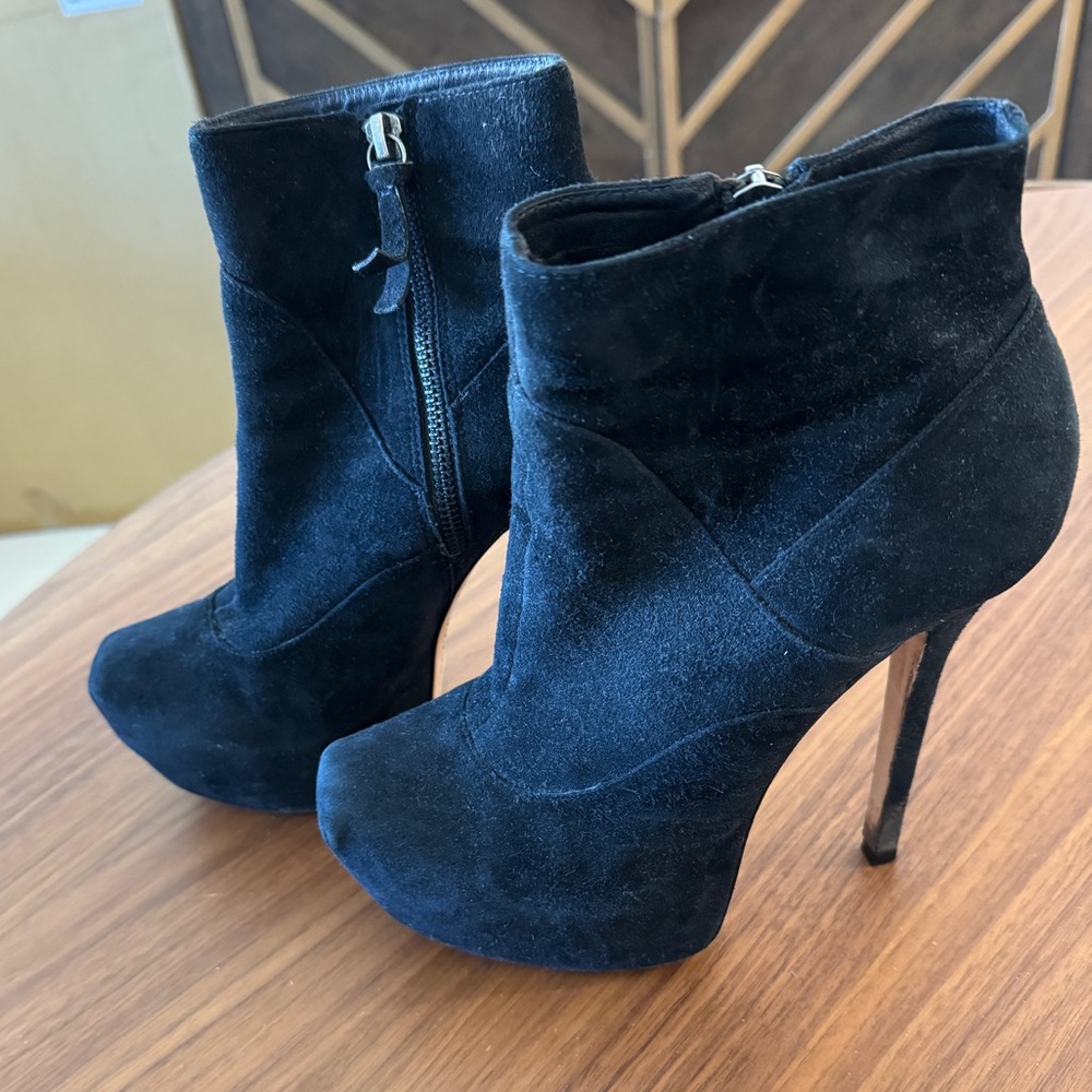Alice + Olivia Black Suede Platform High Heeled Ankle Boot 38.5